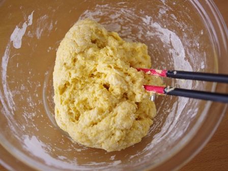 ホットケーキミックスで作るコーンマヨバターのおかずパン02