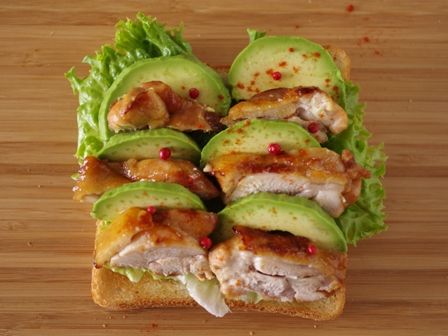 照り焼きチキンとアボカドのココナッツトースト04