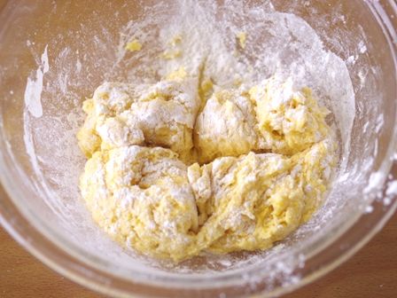 ホットケーキミックスで作るコーンマヨバターのおかずパン04