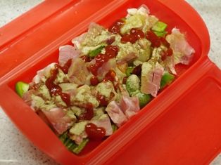詰めるだけご飯でクリスマスゆきだるまのキャラ弁当06