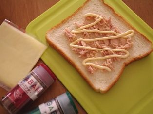 朝に簡単ツナマヨチーズのチリトースト01