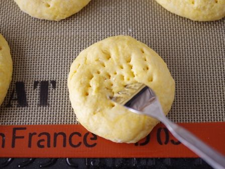 ホットケーキミックスで作るコーンマヨバターのおかずパン05