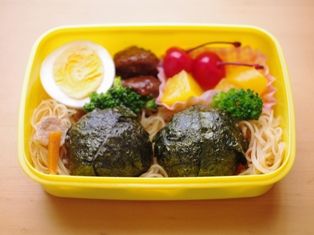満月とコウモリのキャラ弁当03