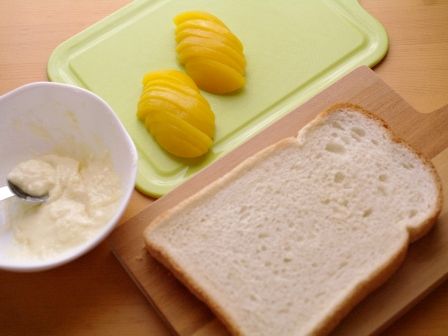 桃缶と塩麹でとろ甘デザートトースト01