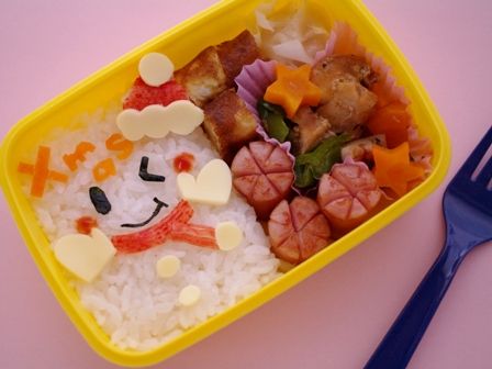 詰めるだけご飯でクリスマスゆきだるまのキャラ弁当