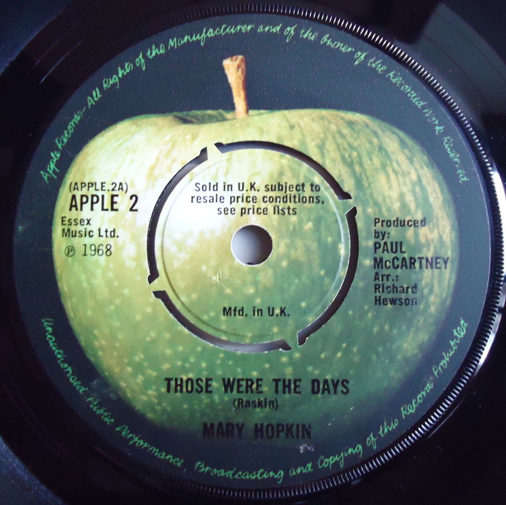 Mary Hopkin - Que Sera, Sera (Whatever Will Be, Will Be) / Fields Of St. Etienne Mary Hopkin - Que Sera, Sera (Whatever Will Be, Will Be) / Fields Of St. Etienne