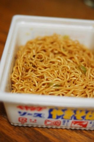 この前ペヤング初めて食べた