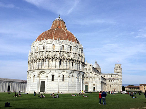 イタリア旅行記 <5> ピサの斜塔に登る : インドへ行こう♪
