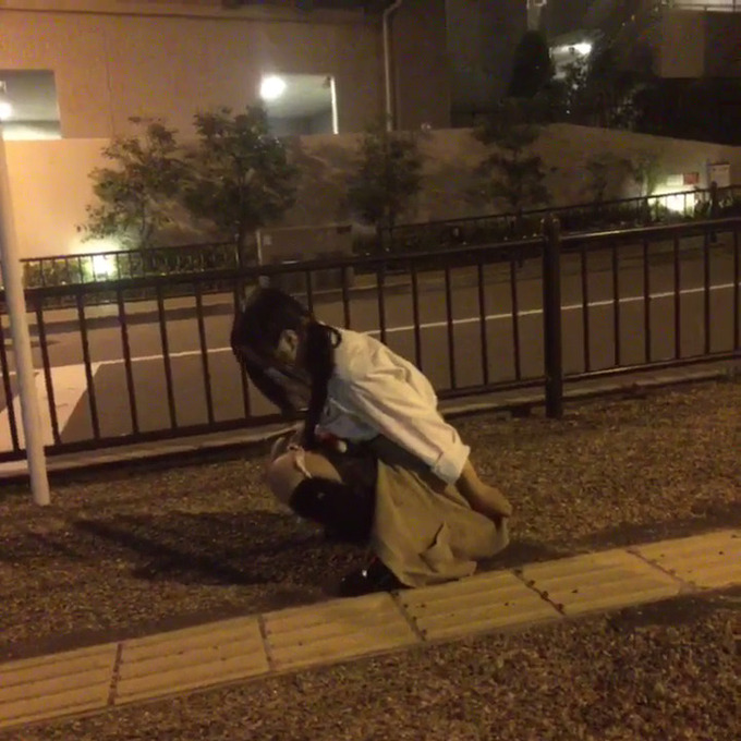 【H動画】JK、路上でおしっこするvineを投稿wwwwwwwwwwwwwww