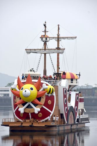 ワンピースの海賊船がお目見え 三毛猫 Blog