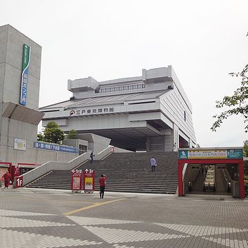 左端に、お相撲さんが写ってるの、わかりますか?