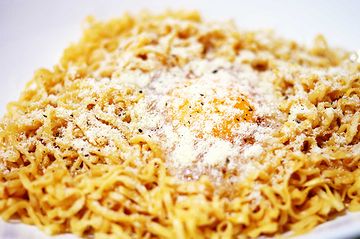 釜玉チキンラーメン・カルボナーラ風