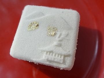 金閣寺での野点で出されるお菓子のようです