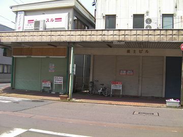 典型的なシャッター通りだね