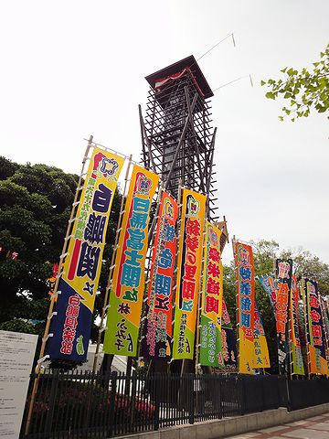 テレビでよく見る幟旗が、5月の風にはためいてます。