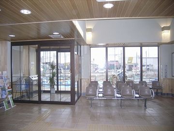 出入り口は、風除室(ふうじょしつ)になってます