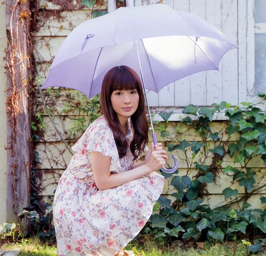 【画像】照井春佳さん、デカすぎるお胸を隠しきれない