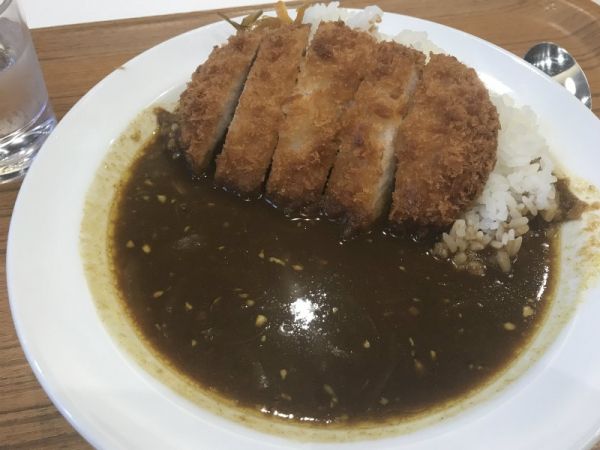 【出張のご飯】Vie de Franceのカツカレー
