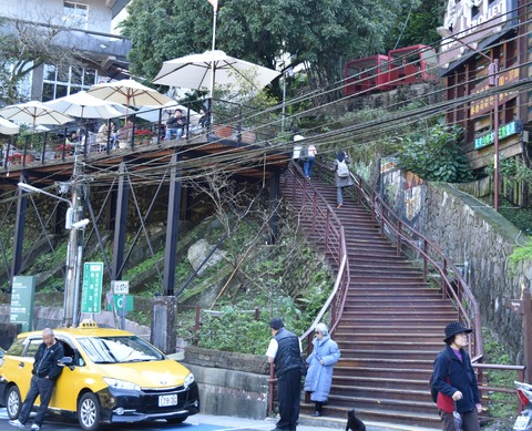 烏來トロッコ乗り場へ