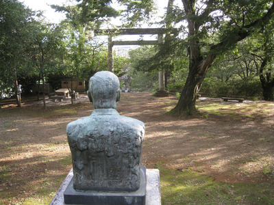 関川勝三郎先生と鳥居