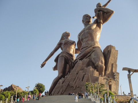 ダカール市民のシンボルとイベント会場―セネガル・ダカール/アフリカ・ルネサンス像