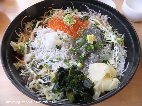 生しらす釜揚げしらすいくら丼①-1