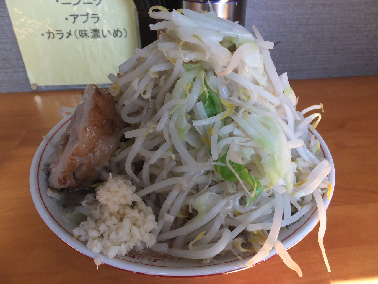 小ラーメン豚入り(野菜増・ニンニク)①