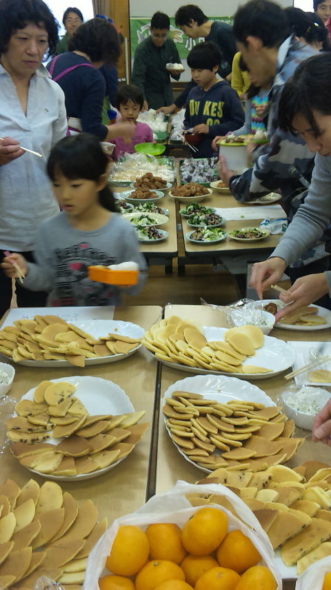 大盛況の昼食会〓