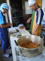 オトコ組カレー調理中