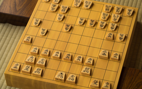 323