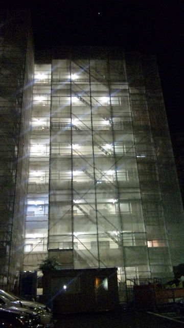 覆われた建物