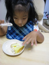 食べるというか遊ぶ