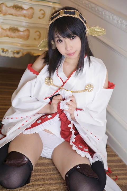 下着を見せるコスプレ少女たちのパンチラ画像
