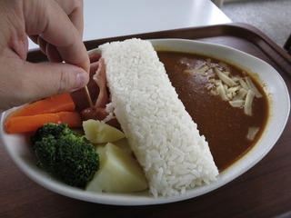 ダムカレー放流開始