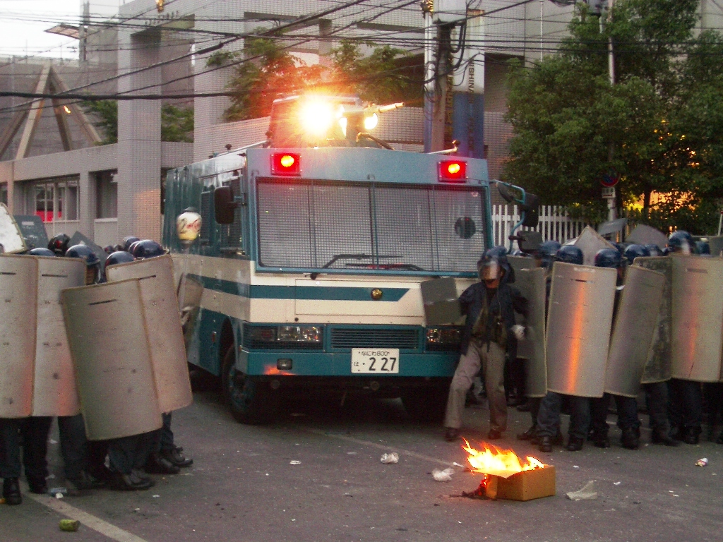 軍事的に治安系特殊部隊等を考察するスレ 26 	YouTube動画>13本 ->画像>108枚