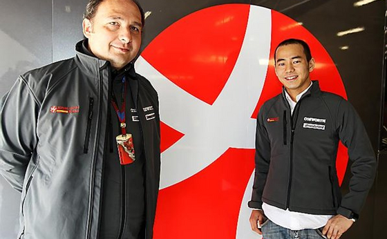 コリン・コレス、山本左近