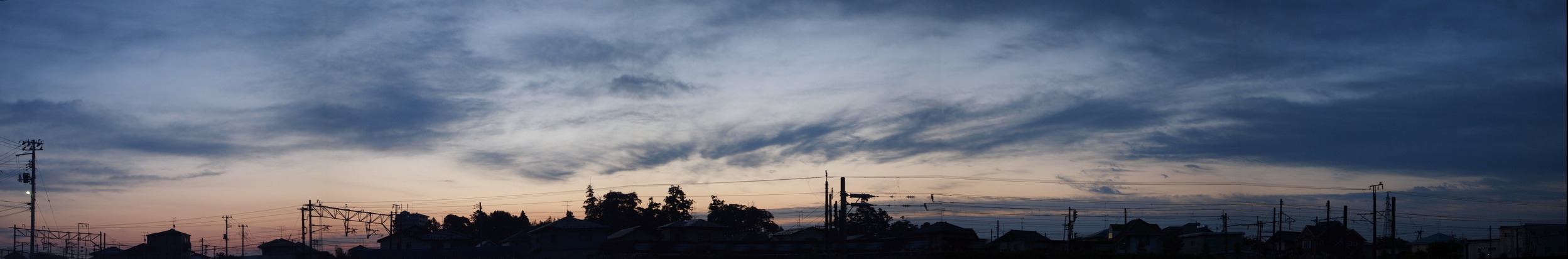 秋の夜明け