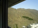 2007年4月:温泉付近の山