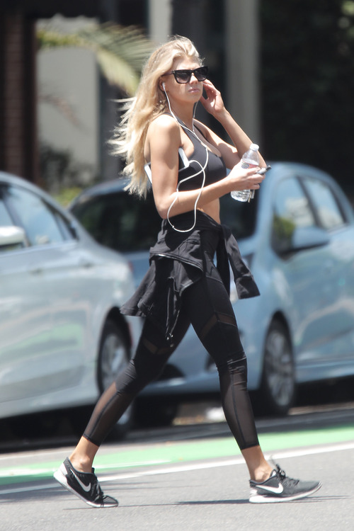 Charlotte McKinney working out (10)