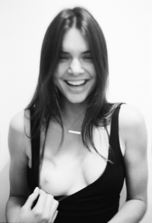 Kendall_Jenner_Showing_Her_Breast