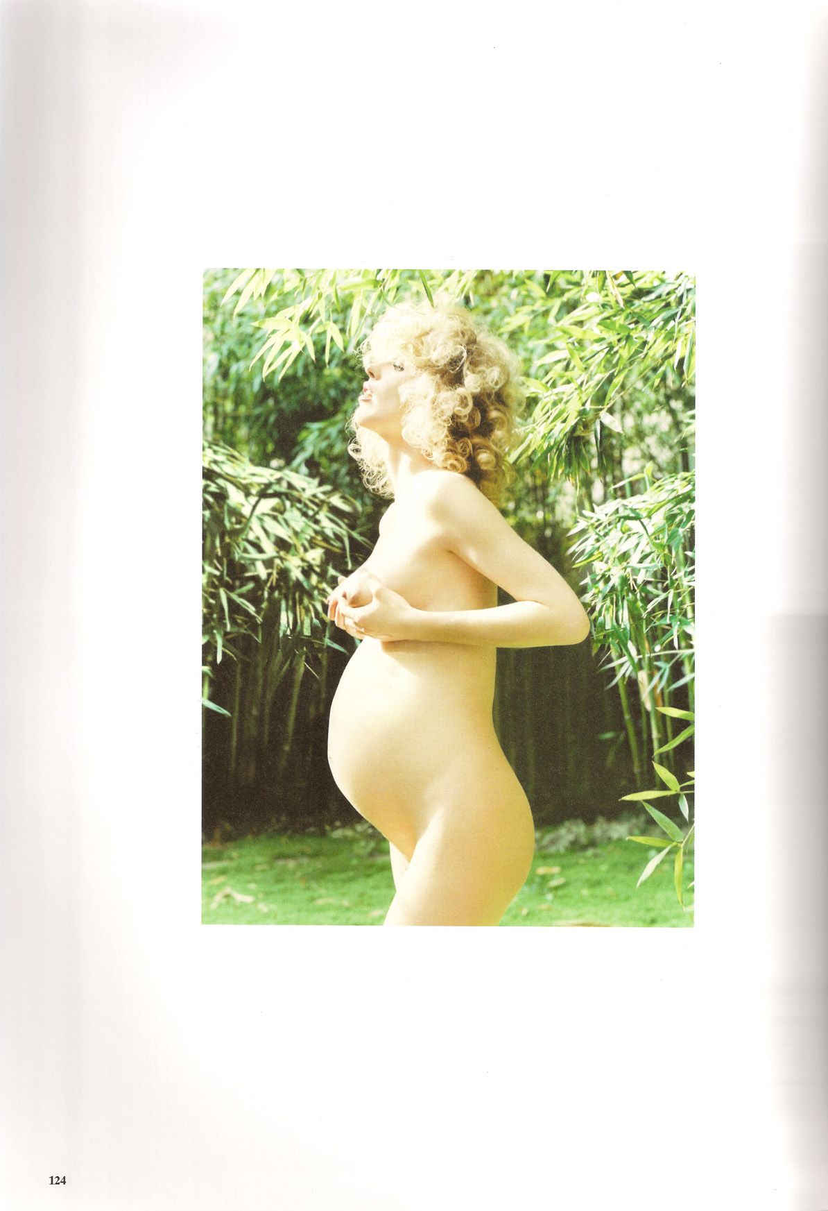 臨月　裸 とても美しい臨月ヌード！エヴァ・ハーツィゴヴァ「Paradis magazine 2007年11月号」 | xnews2 スキャンダラスな光景