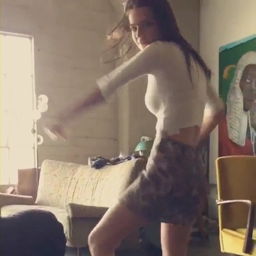 Emily Ratajkowski Hot Dancing 2015 (11)