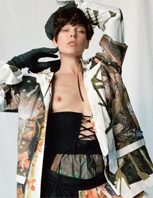 Milla Jovovich in Topless su POP Magazine – Autunno Inverno 2016