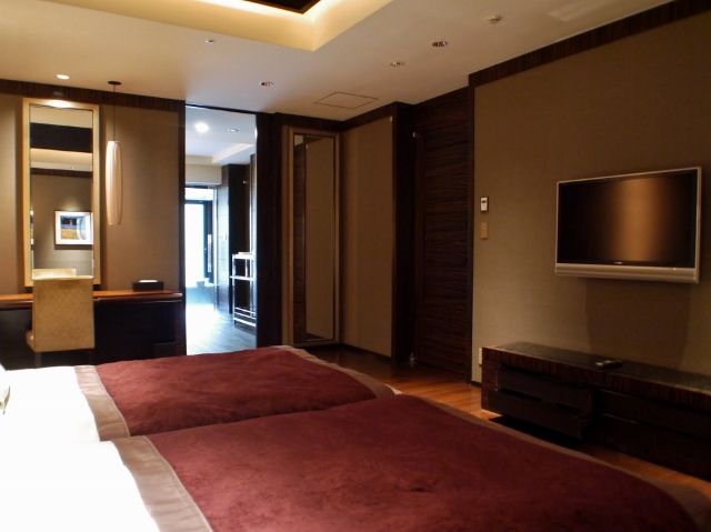 hotel_xiv_hakone_bedroom_02