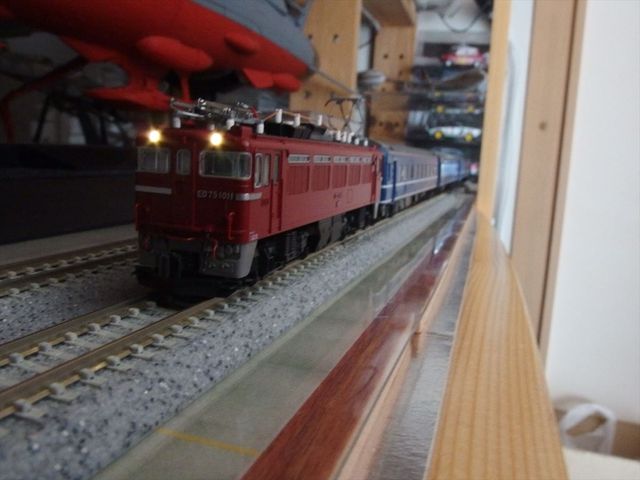 Nゲージ鉄道模型 KATO製ED75常点灯化改造車とTOMIX製ED75純正常 Nゲージ鉄道模型 KATO製ED75常点灯化改造車とTOMIX製ED75純正常