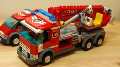 LEGO アーム消防車 前_R