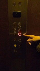 ホテルエレベーターの階数表示