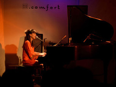29572786_1886018755_193large