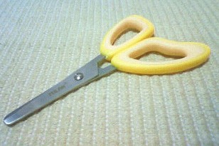 グリップがかわいいはさみ