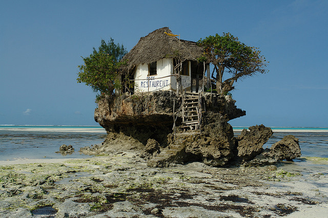 restaurant-on-zanzibar-beach-2